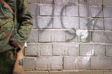 Δυνάμεις της ΠΓΔΜ σφυροκοπούν εκ νέου θέσεις των Αλβανών ανταρτών