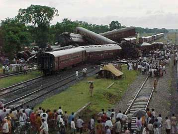 Έξι νεκροί και 60 τραυματίες ο απολογισμός από σύγκρουση τρένων