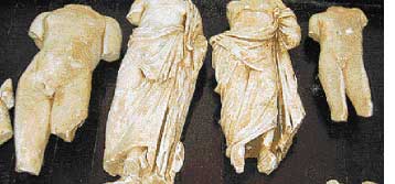 Μία κόρη και άλλα… 130 τμήματα αγαλμάτων