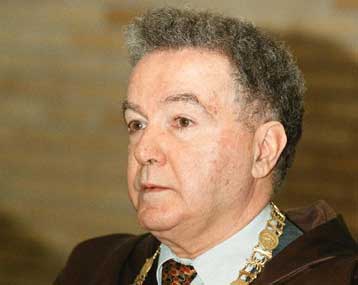 H ανώτατη παιδεία κινδυνεύει να χάσει το κύρος της, λέει ο πρύτανης του ΕΜΠ