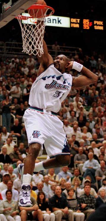 Οι Τζαζ άνετα τους Ουίζαρντς – Νίκη στην εκπνοή για το Ντάλας