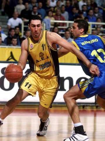 Η ΑΕΚ 71-67 πέταξε πιο ψηλά από το Περιστέρι