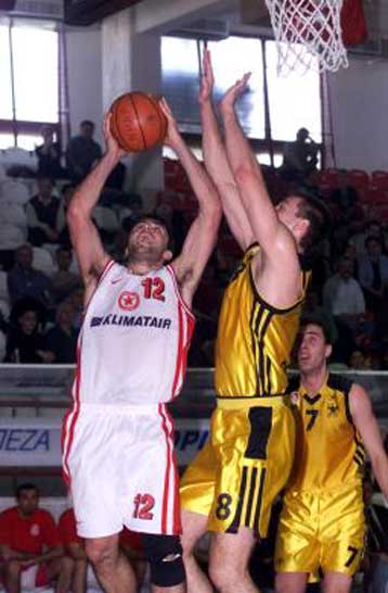 Ο -Πατρινός- Βετούλας χάρισε στη Νήαρ Ηστ τη νίκη με 73-71 επί του Αρη