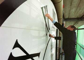 Μία ώρα μπροστά γυρίστε τους δείκτες στις 3 π.μ. της Κυριακής