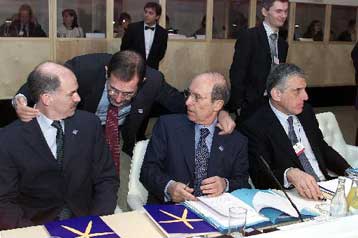 Η ΕΕ δεν θα μείνει με σταυρωμένα χέρια απέναντι στους Αλβανούς, τονίζει ο ΥΠΕΞ