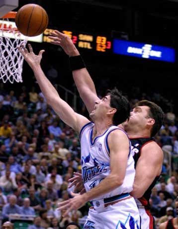 Νίκη – διατήρηση στα πλέι οφ για το Φοίνιξ