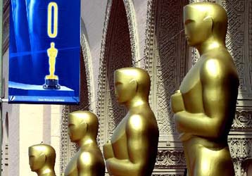 Πέντε εργάτες τραυματίστηκαν από ένα γιγάντιο άγαλμα