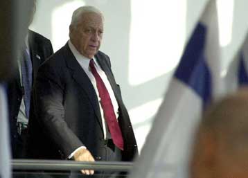 Ο Σαρόν επέστρεψε από τις ΗΠΑ για να βρεθεί και πάλι αντιμέτωπος με τη βία