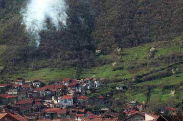 Μάχες ξεσπούν κοντά στα Σκόπια