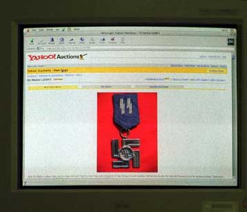 Αποσύρονται οι κατηγορίες για τη διακίνηση της «βίβλου» του Χίτλερ