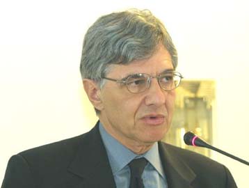 Πλαφόν για τις συντάξεις στο 70% του μισθού εξετάζει η κυβέρνηση