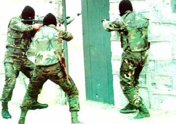 Ένοπλοι άνοιξαν πυρ εναντίον αξιωματικού που ερευνούσε σκάνδαλο διαφθοράς