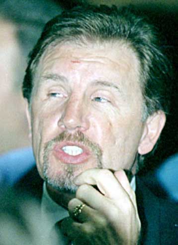 Στη Λεωφόρο βρέθηκε ο Στιούαρτ Μπάξτερ, που μίλησε με Φιλιππίδη