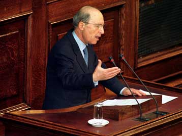 Κρύβεται ο πρωθυπουργός, υποστηρίζει ο Δ.Σιούφας