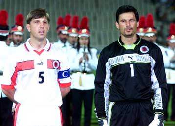 Στην εθνική ομάδα παίζει όποιος πληρώνει τον προπονητή