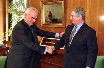 Σύμπνοια απόψεων στο θέμα της ΠΓΔΜ από ΥΠΕΘΑ και τέως πρόεδρο της ΝΔ