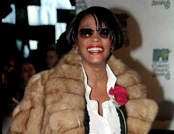 Η Ουίτνεϊ Χιούστον νέα παρτενέρ του Τζέιμς Μποντ