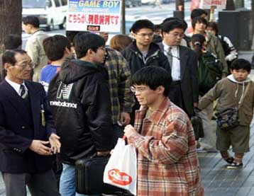 Θερμή υποδοχή της παιχνιδομηχανής στο Τόκιο