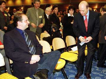 «Όχι» του πρωθυπουργού σε διάλογο με Καραμανλή