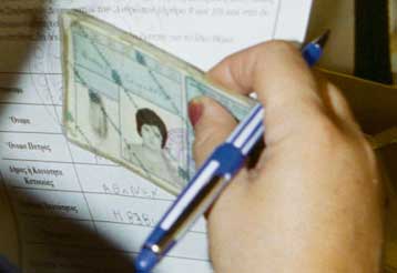 «Όχι» και στην προαιρετική αναγραφή του θρησκεύματος, «ναι» στην ιθαγένεια