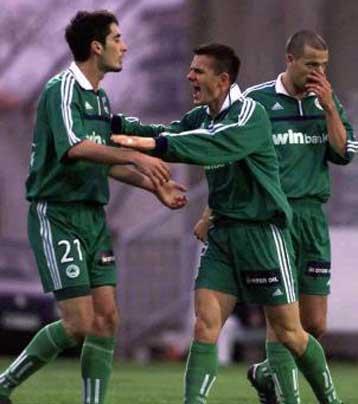 Μεταξύ ενισχυμένης μεσαίας γραμμής και φουλ επίθεσης ο Αποστολάκης