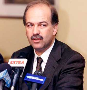 Δεν αλλάζει στάση ο υφυπουργός Αθλητισμού παρά τις απειλές της FIFA