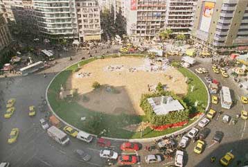 Φάρσα ή όχι; Τηλεφώνημα για βόμβα στο σταθμό της Ομόνοιας