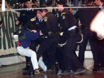 Αιτία τα επεισόδια και τα υβριστικά συνθήματα στο βόλεϊ