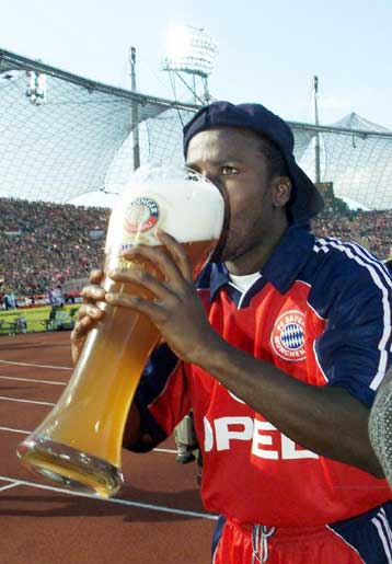 Ο Κουφούρ ζήτησε συγγνώμη και δήλωσε ότι παραμένει στην Μπάγερν