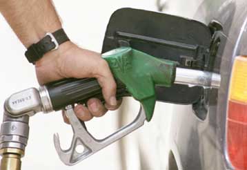 Αύξηση στις βενζίνες – Μειώσεις σε πετρέλαιο θέρμανσης και κίνησης