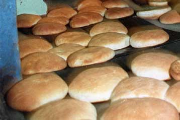 Ζητούν να μην παράγεται ψωμί στα σούπερ  μάρκετ