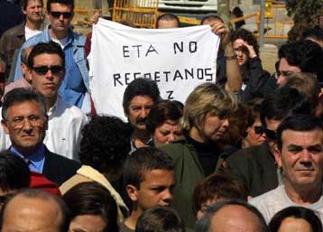 Χιλιάδες άνθρωποι διαδήλωσαν στην Καταλονία κατά των Βάσκων αυτονομιστών