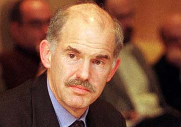 Δεν αποκλείει στρατιωτική επέμβαση ο Γ.Παπανδρέου