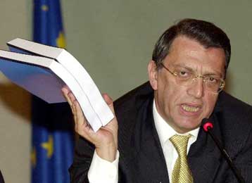 Τέλος στη θανατική ποινή και ελευθερία έκφρασης υπόσχεται