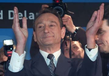 Το Παρίσι αριστερά, η Γαλλία δεξιά, εκτιμά ο Τύπος της χώρας