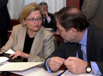 Υπό τη σκιά της κρίσης στην ΠΓΔΜ συνεδριάζουν οι «15»