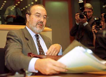 Να τελειοποιήσουμε το σύστημα διαχείρισης οικονομικής πολιτικής