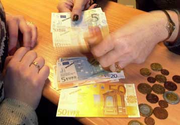 Απαραίτητη η μείωση της ψαλίδας μεταξύ επιτοκίων χορηγήσεων, καταθέσεων