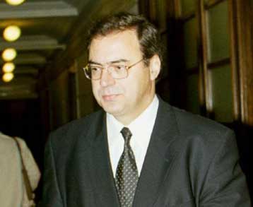 «Ναι» σε όσους μπορούν να συμπλεύσουν με το ΠΑΣΟΚ