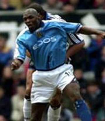 Τέσσερις οπαδοί της Μάντσεστερ Σίτι συνελήφθησαν για ρατσιστικά τραγούδια