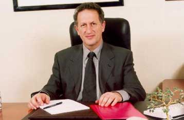 H πολιτική δεν παράγεται στα δείπνα