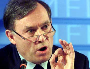 Δεν θα αυξηθεί περισσότερο από 4% το ΑΕΠ εντός του 2001