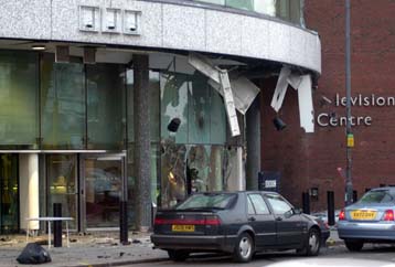 Η αστυνομία προκάλεσε ελεγχόμενη έκρηξη σε σταθμευμένο όχημα