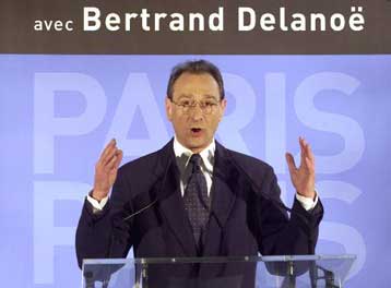 Έκκληση την τελευταία στιγμή από Σεγκέν για να μην «κατακτήσει» η Αριστερά το Παρίσι