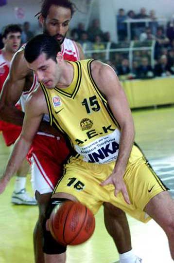 Ύστερα από 16 χρόνια εκτός έδρας νίκη της ΑΕΚ 94-92 στη δεύτερη παράταση επί του Ολυμπιακού