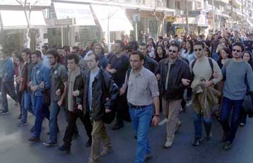 Εισβολή φοιτητών ΑΕΙ στο ξενοδοχείο όπου συνεδριάζουν οι πρυτάνεις