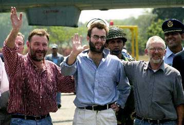 Απελευθερώθηκαν οι τρεις Ευρωπαίοι όμηροι