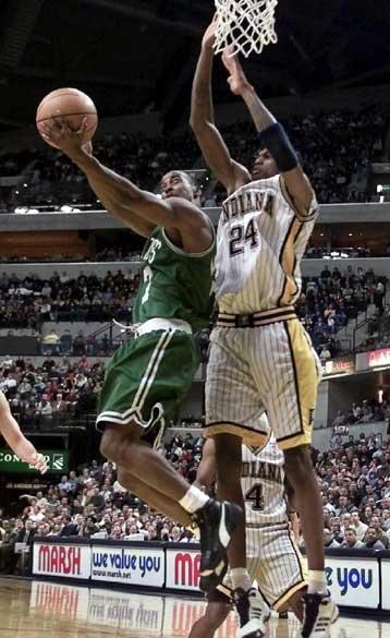 Στόχος η όγδοη θέση της Ανατολής που οδηγεί στα πλέι οφ