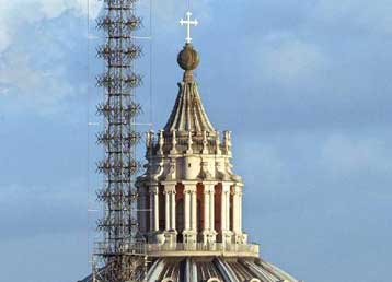 Η ιταλική κυβέρνηση απειλεί να κλείσει το ραδιόφωνο της Αγίας Έδρας