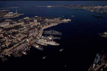 Αγνοείται η τύχη τριών ναυτικών